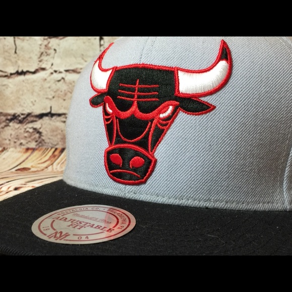 Chicago Bulls NBA Snap back and Air Jordan Tank XL - Picture 2 of 8